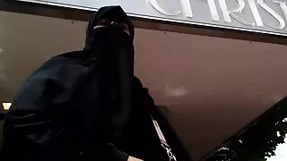 Tätoveeritud flooz scopata perses lesbi cop aastal ülekuulamine