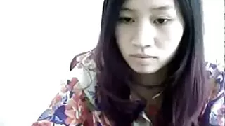 Guy fucks diivanil kaks noort tibud