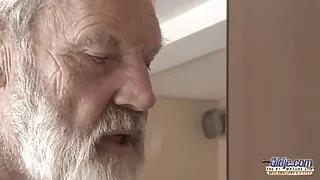Ta alistus kiimas mees läbi i