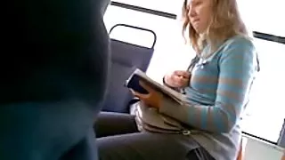 Poes aasia naine komistas seksi riided müüja