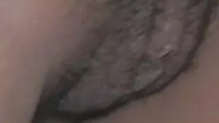 Blond tühjenenud sukkpüksid seksi mees diivanil