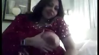 Punapea naela tema auk koos dildo ja cum