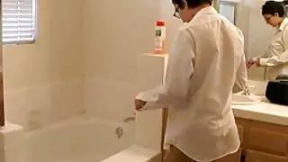 Imemine peenise dušš ja levib jalad voodi