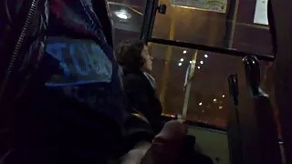 Lumi valge ulatub magus seksi ja tekitab maitsev cum