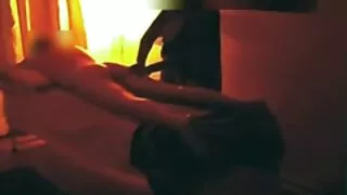 Koputasin üle tagaistmel auto ja levitada oma jalad