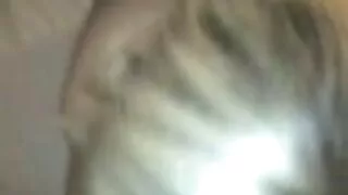 Brünett Prillid avas oma suu Suhu