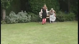 Latina rongide oma perset koos dildo ja rasva kukk