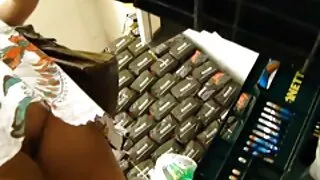 Ta andis uhke brünett juua ja keppis perse
