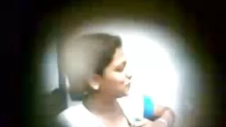 Pärast kõri Suhu mees fucks tüdruk tight ass