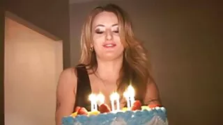 Dasha diivanil saab nikutud pikk kukk